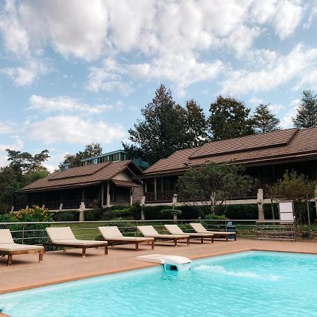 Phubachiang Golf & Resort Паксе Екстериор снимка