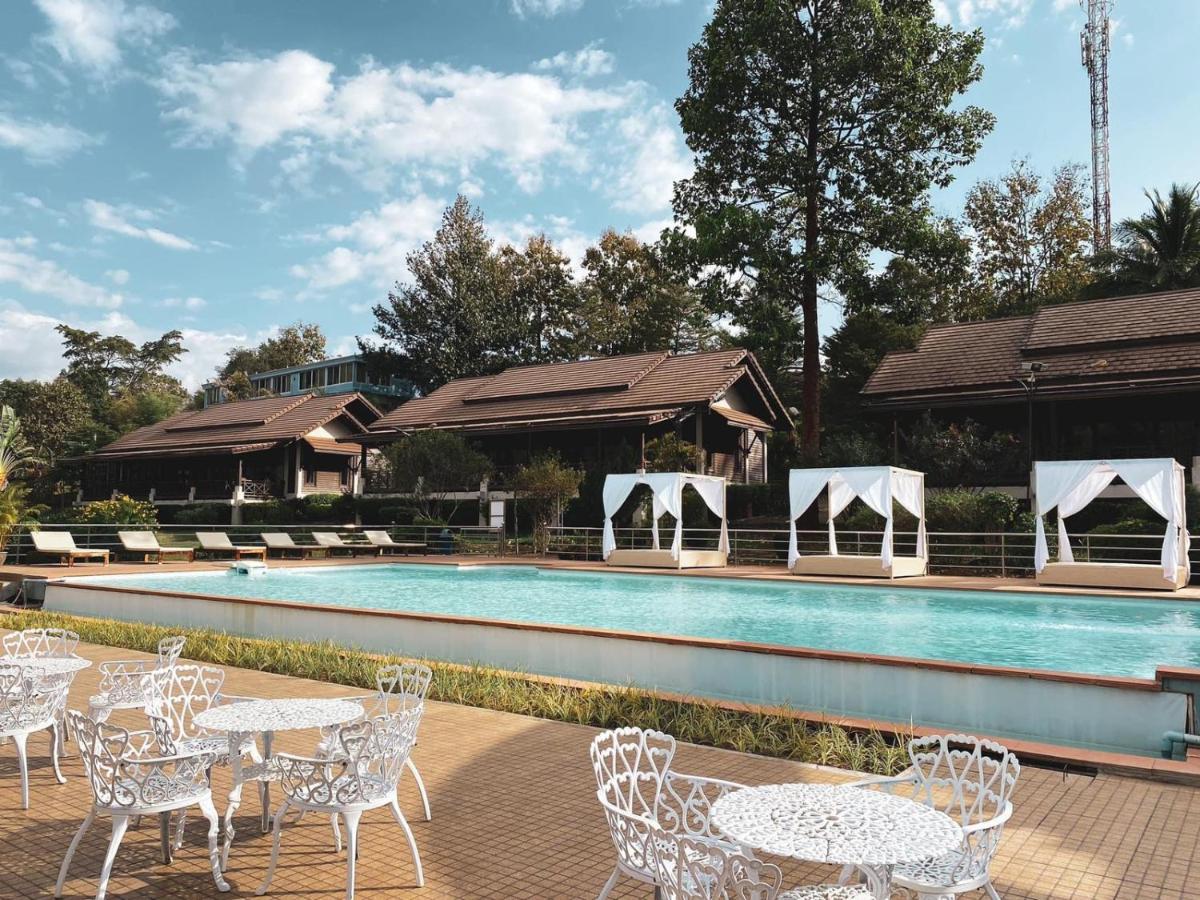 Phubachiang Golf & Resort Паксе Екстериор снимка