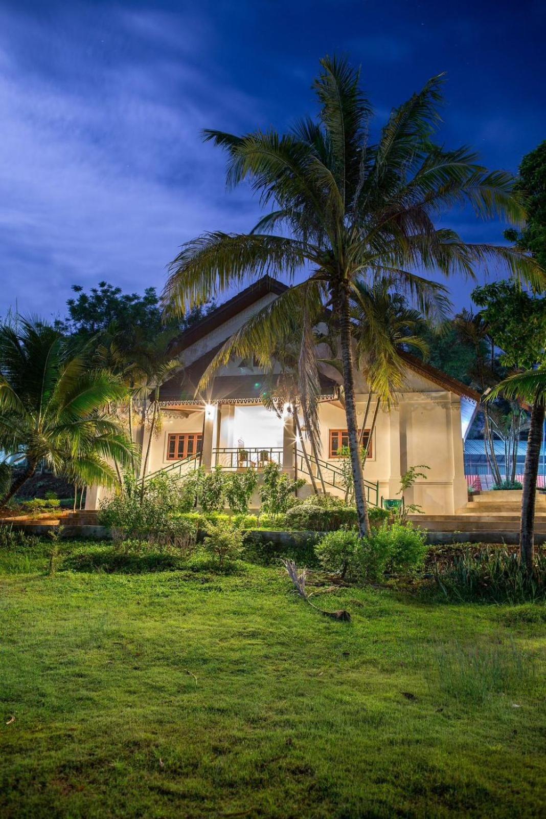 Phubachiang Golf & Resort Паксе Екстериор снимка