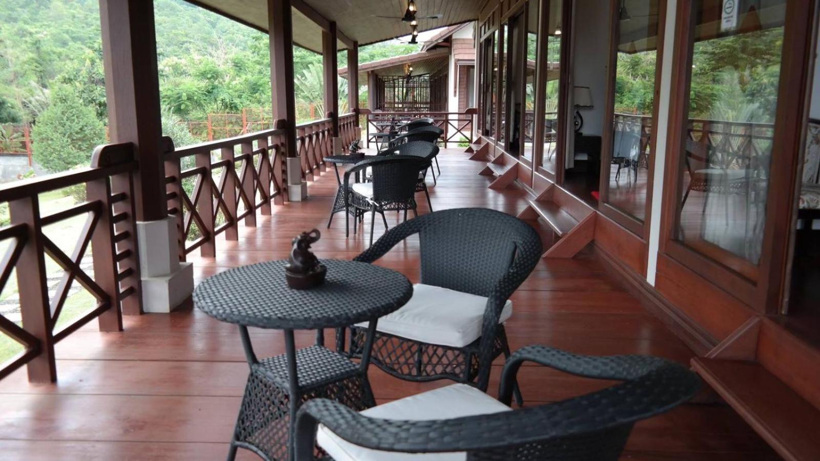 Phubachiang Golf & Resort Паксе Екстериор снимка
