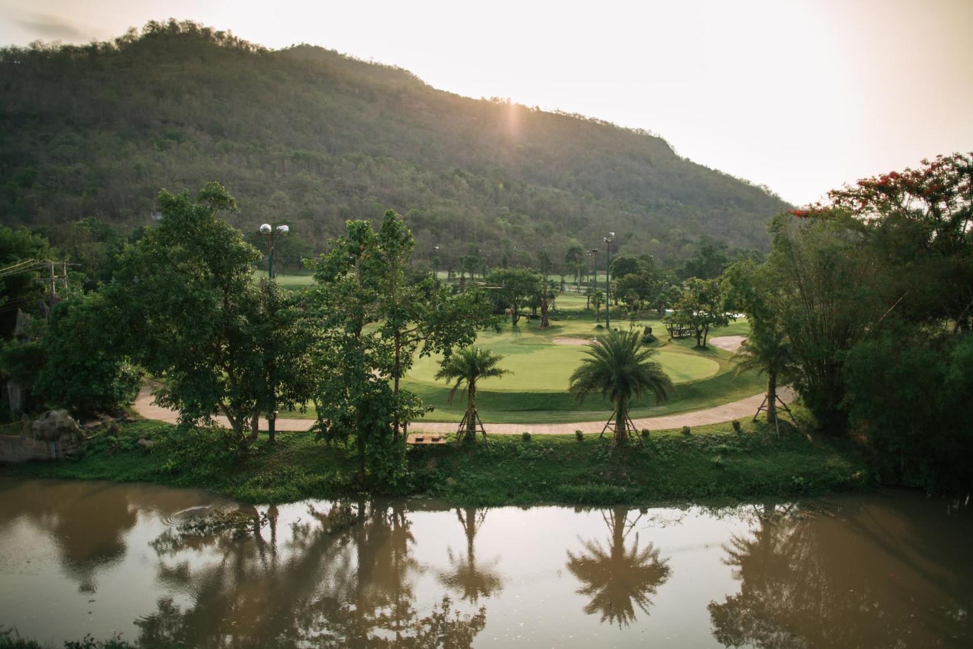 Phubachiang Golf & Resort Паксе Екстериор снимка