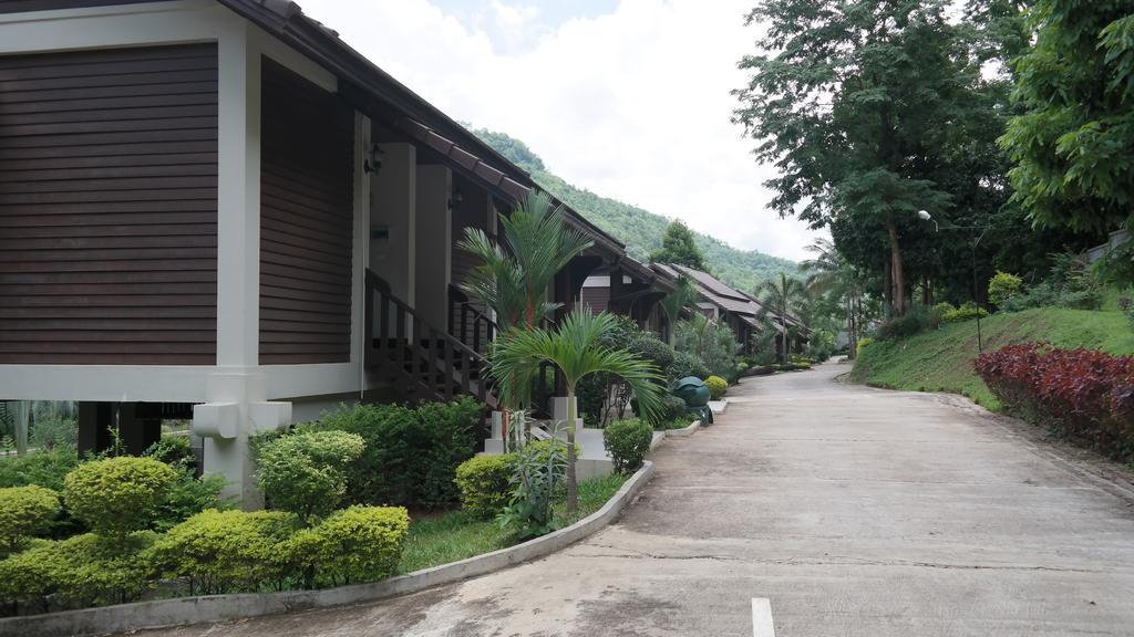 Phubachiang Golf & Resort Паксе Екстериор снимка