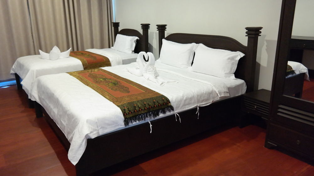 Phubachiang Golf & Resort Паксе Екстериор снимка