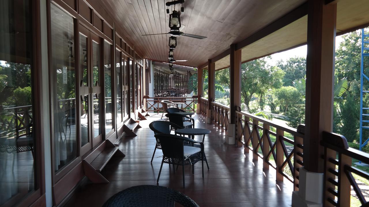 Phubachiang Golf & Resort Паксе Екстериор снимка