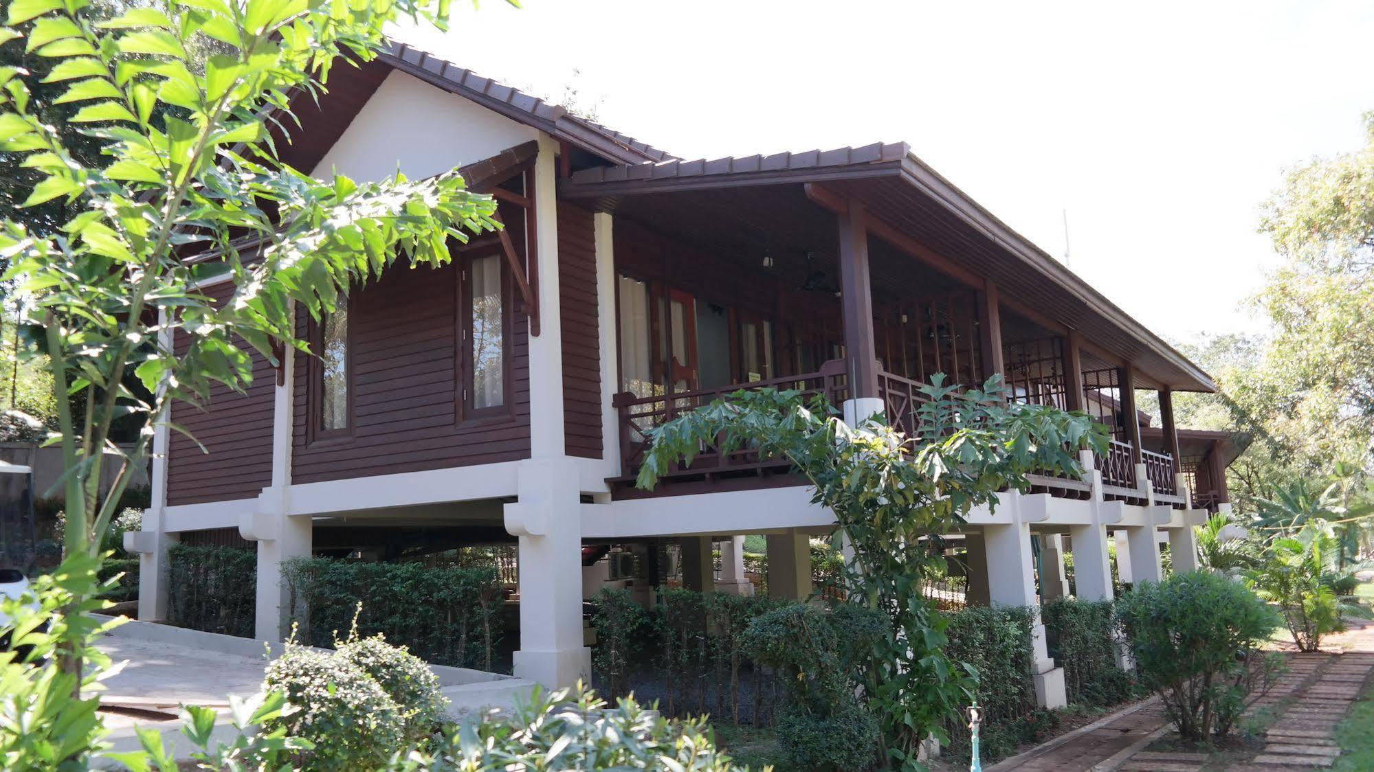 Phubachiang Golf & Resort Паксе Екстериор снимка