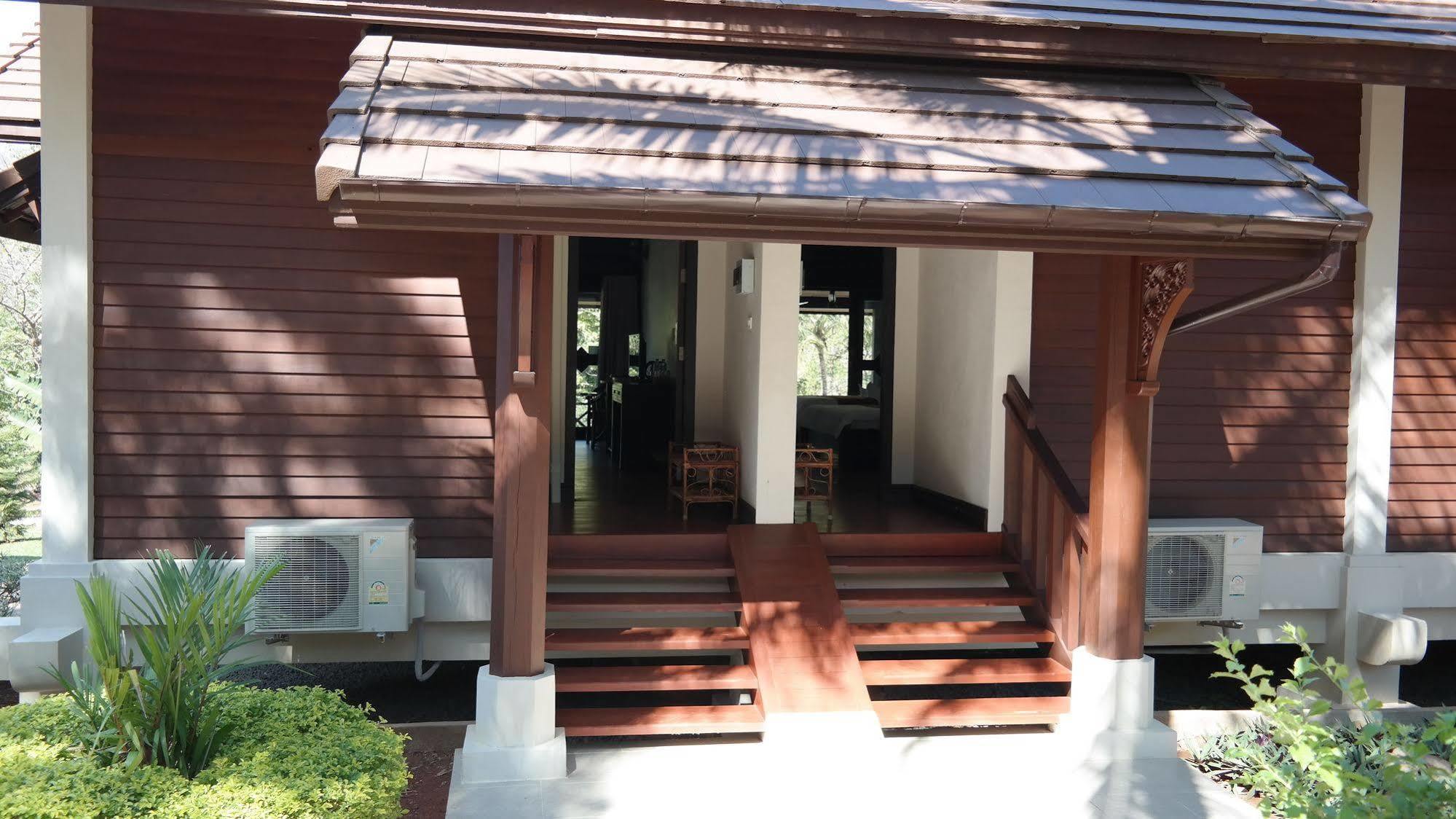 Phubachiang Golf & Resort Паксе Екстериор снимка