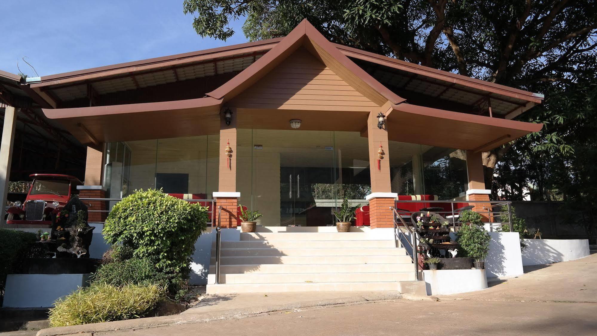 Phubachiang Golf & Resort Паксе Екстериор снимка