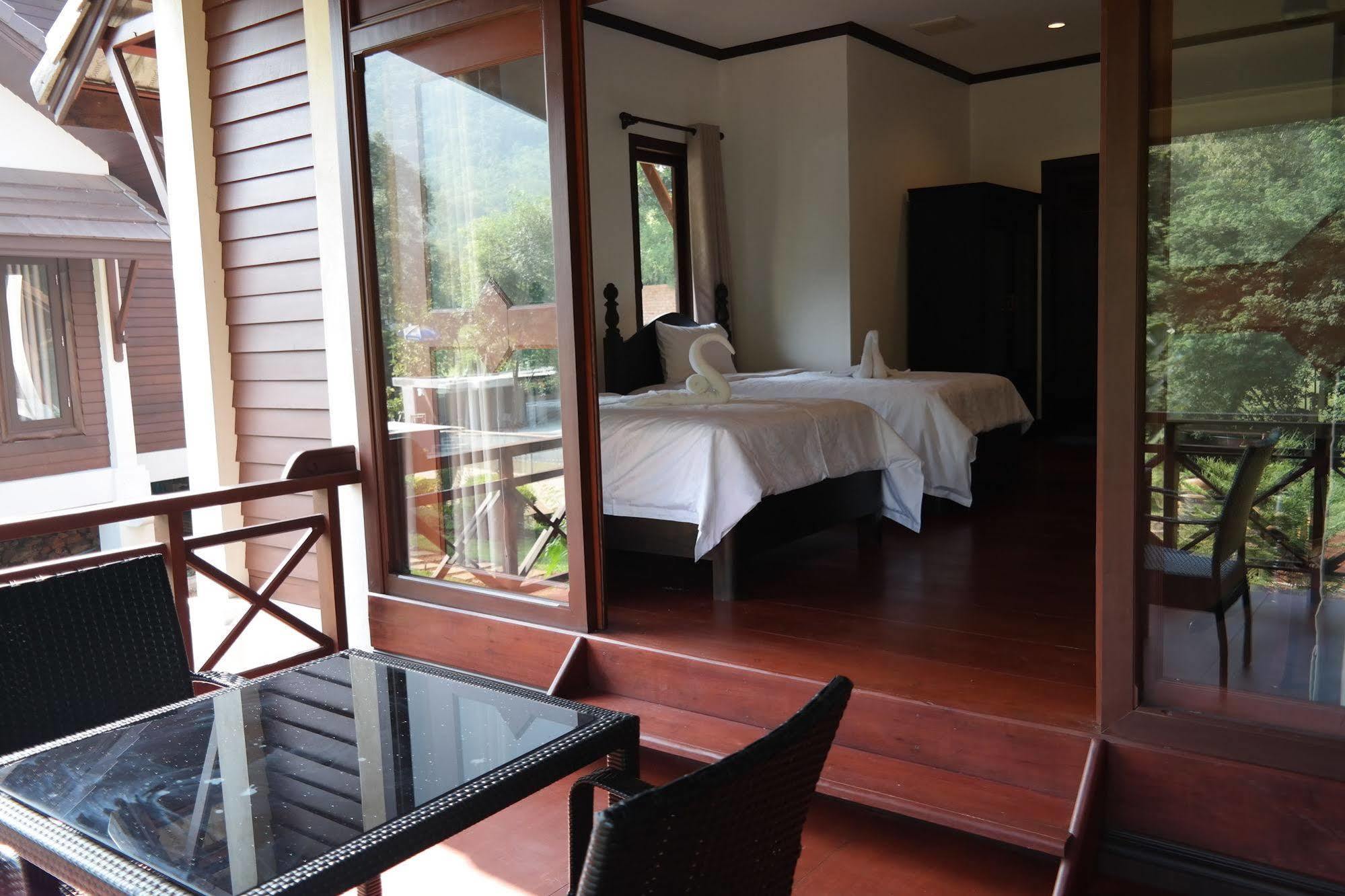 Phubachiang Golf & Resort Паксе Екстериор снимка