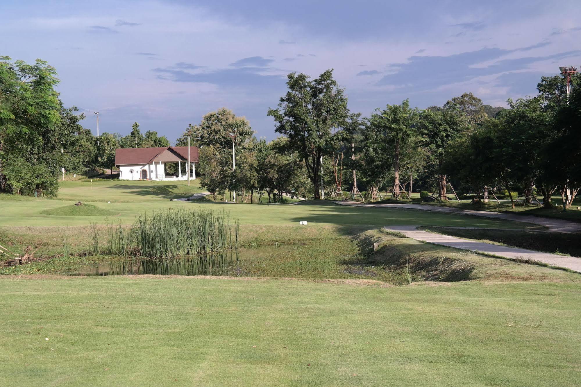 Phubachiang Golf & Resort Паксе Екстериор снимка