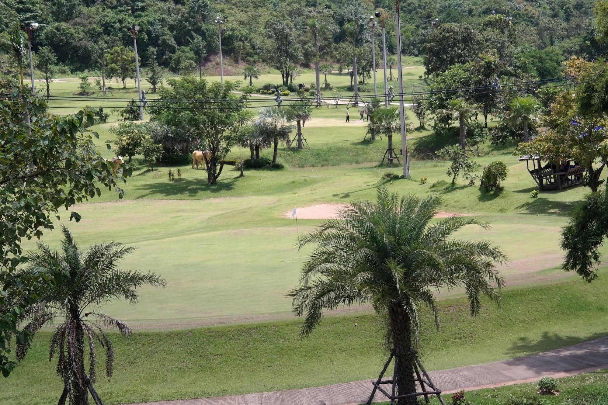 Phubachiang Golf & Resort Паксе Екстериор снимка