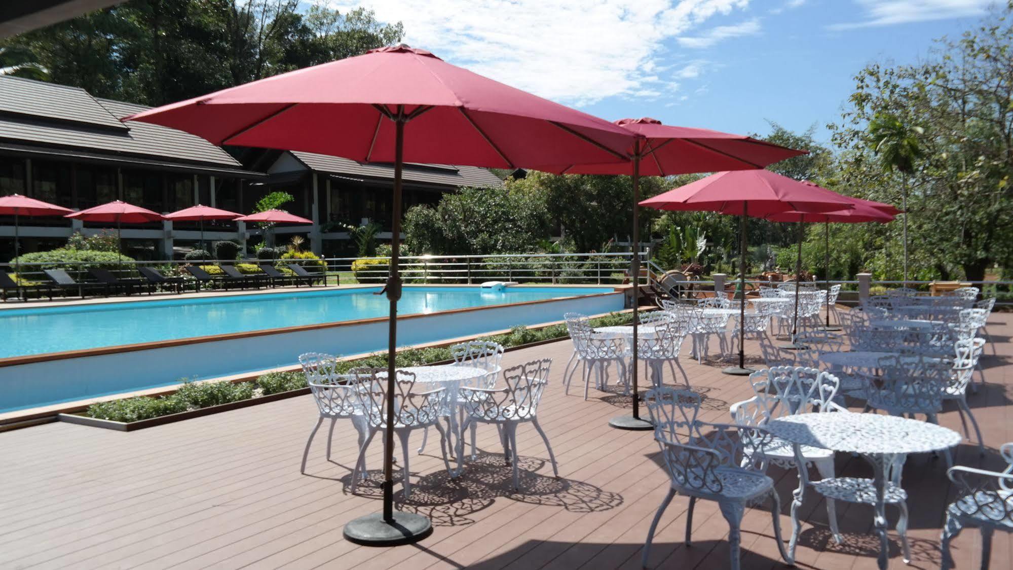 Phubachiang Golf & Resort Паксе Екстериор снимка