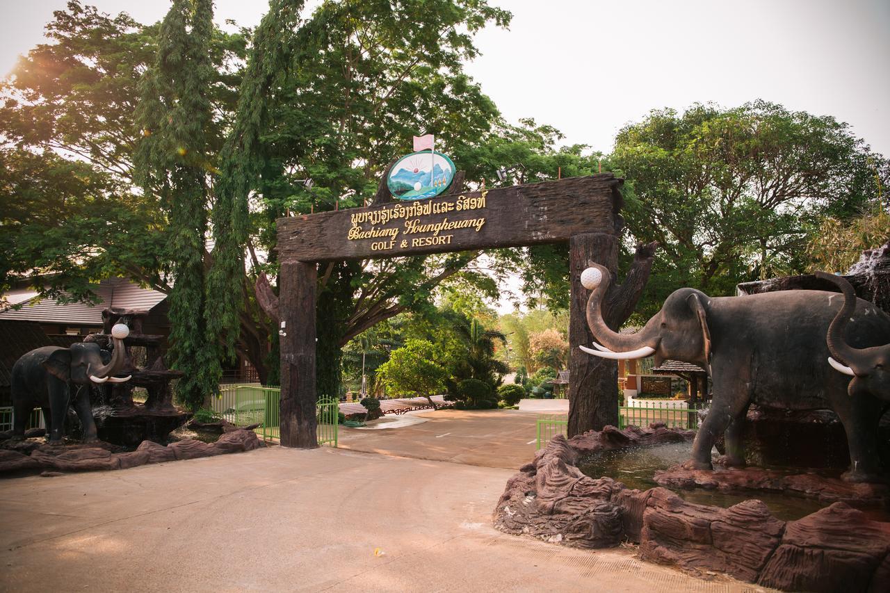 Phubachiang Golf & Resort Паксе Екстериор снимка