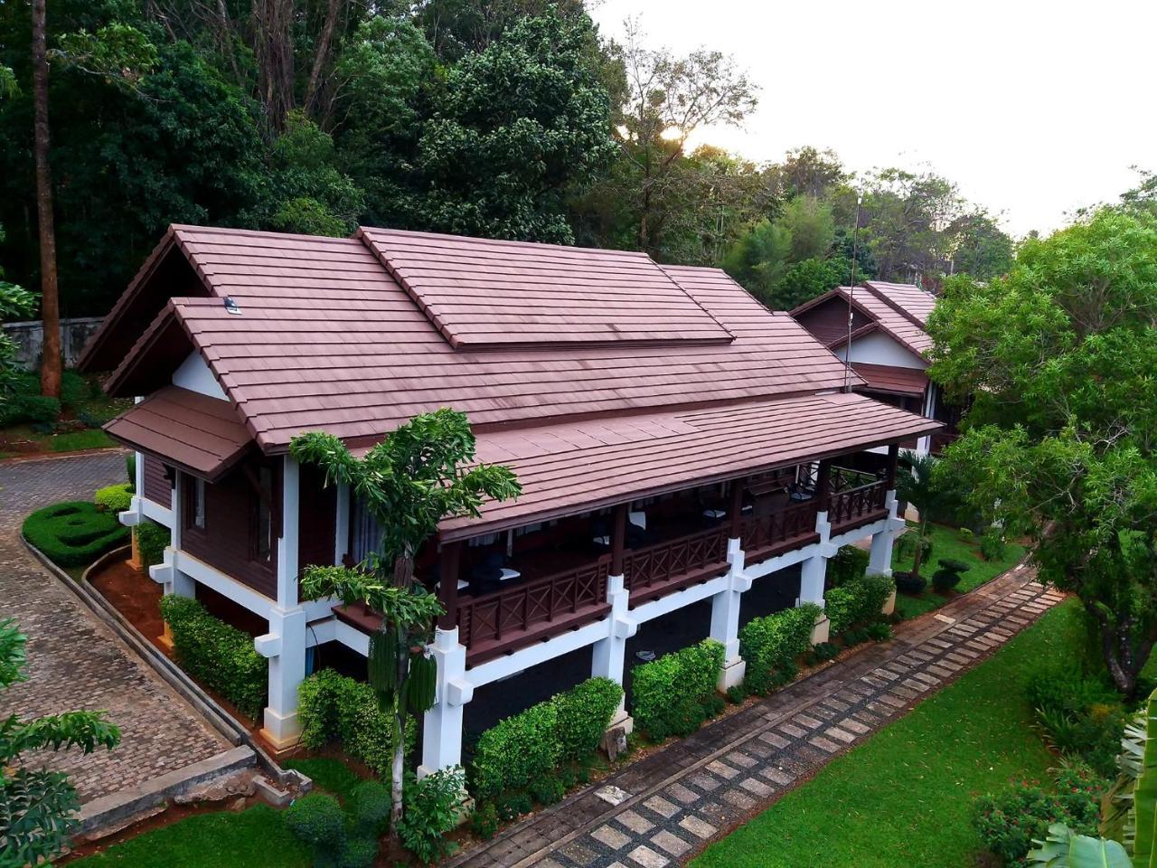 Phubachiang Golf & Resort Паксе Екстериор снимка