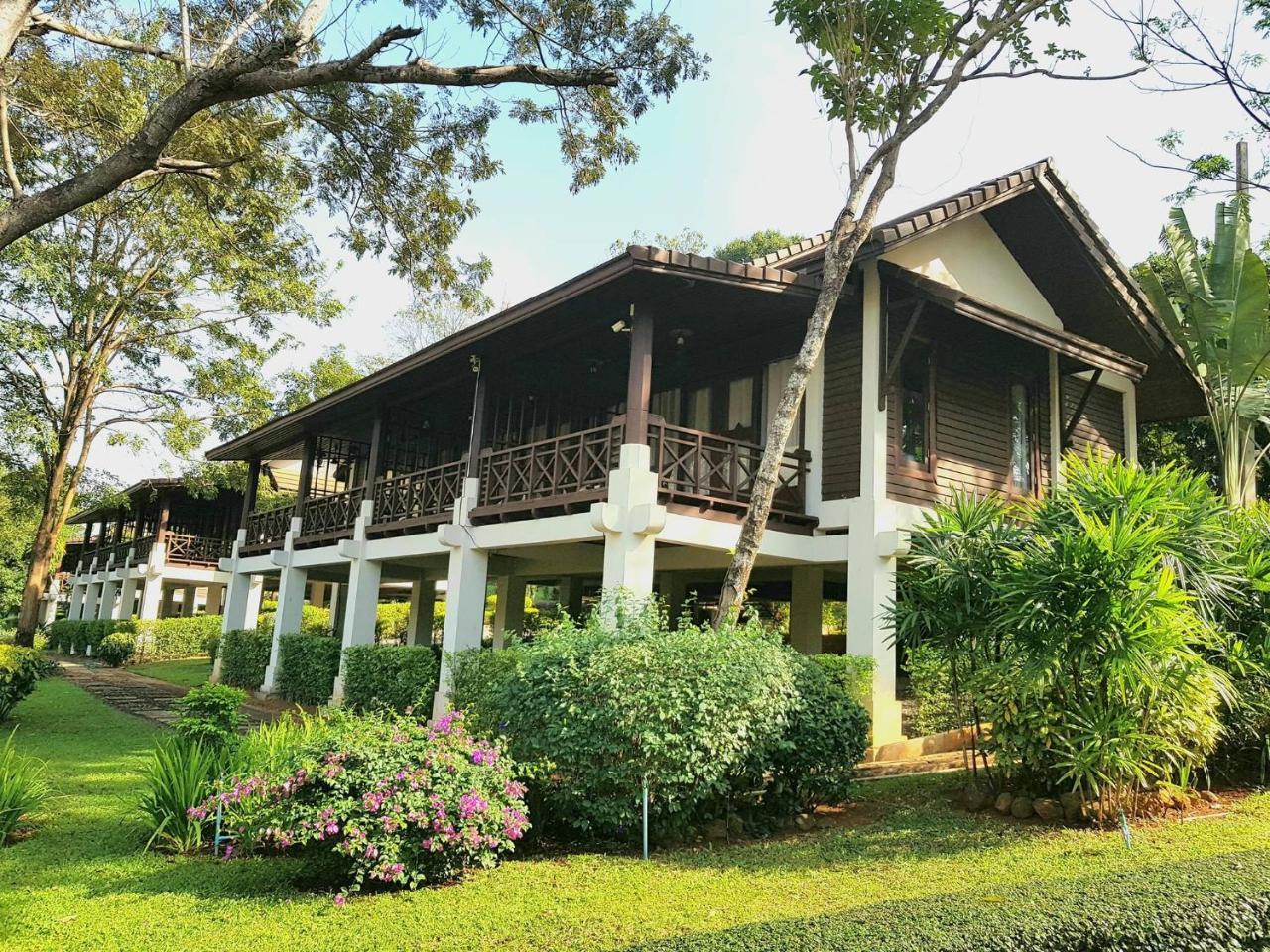 Phubachiang Golf & Resort Паксе Екстериор снимка